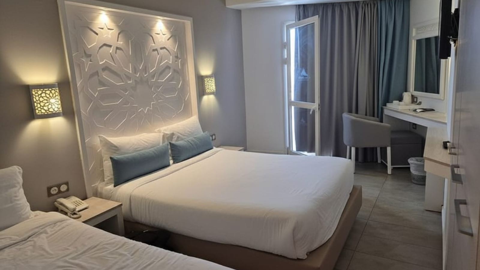 rooms-room-standard-triple-side-sea-view