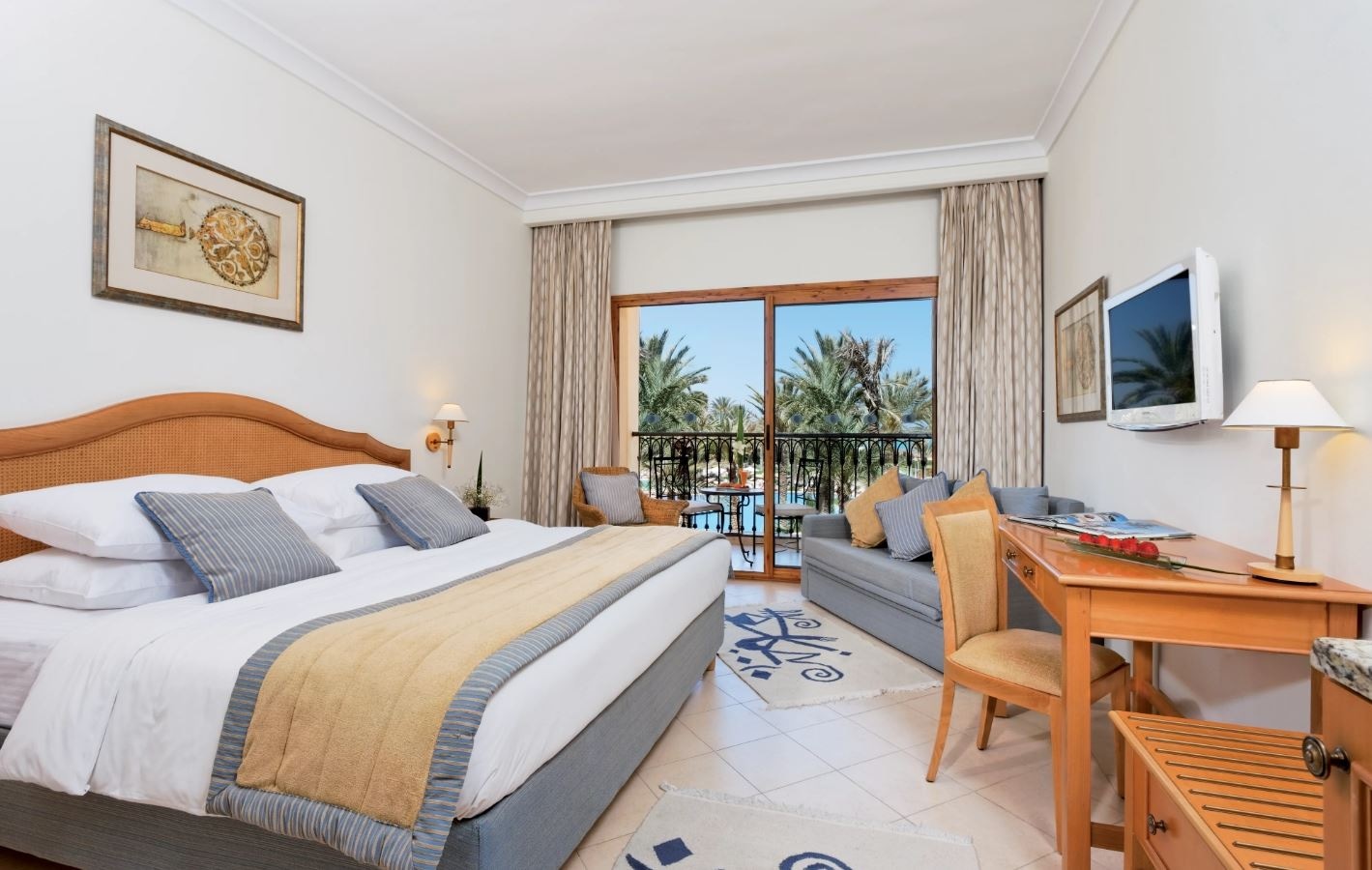 rooms-classic-room-pool-view