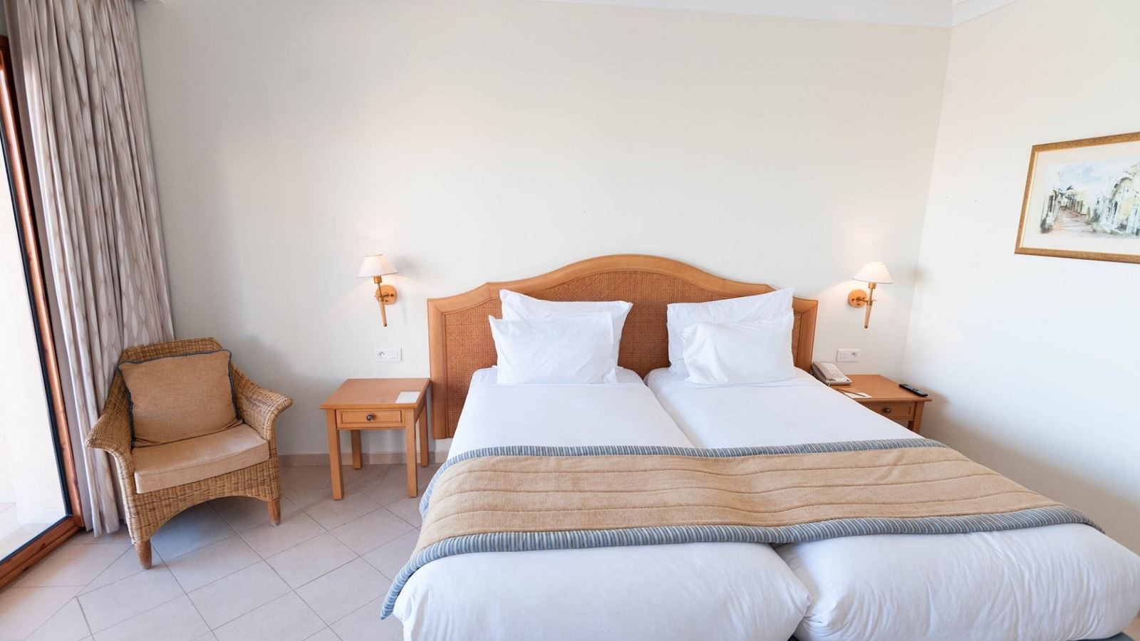 rooms-connection-classic-room-garden-view