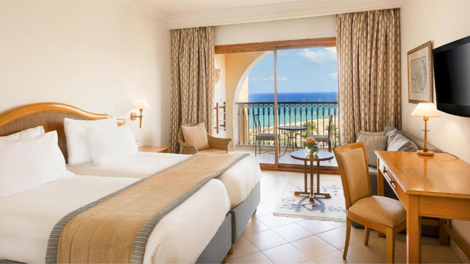 rooms-classic-room-sea--pool-view