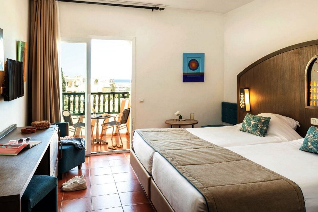 rooms-standard-room-balcony