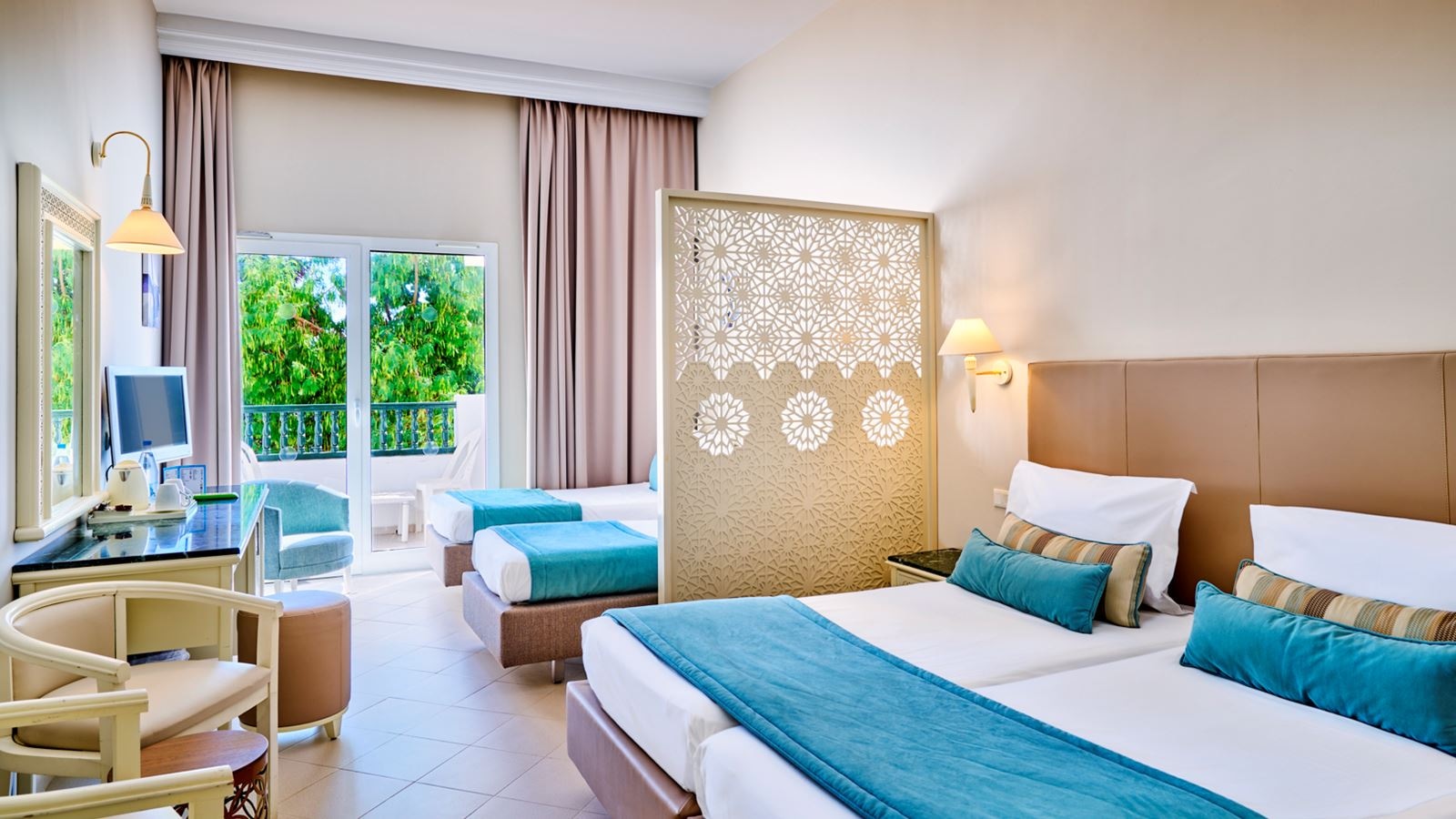 rooms-family-bedroom-quadruple-balcony-or-terrace