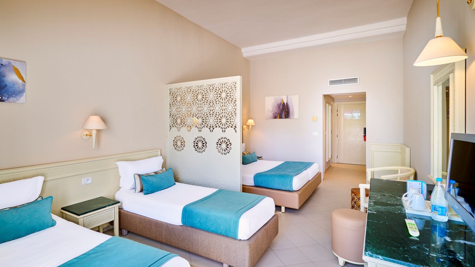 rooms-family-bedroom-quadruple-balcony-or-terrace