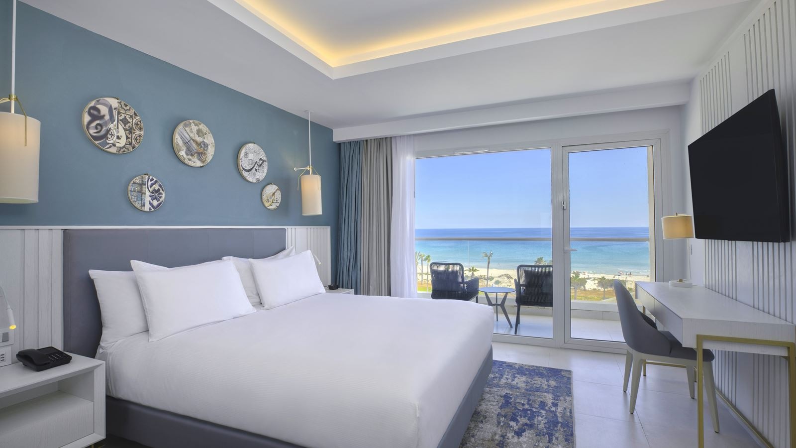rooms-deluxe-one-bedroom-suite-with-sea-front-view