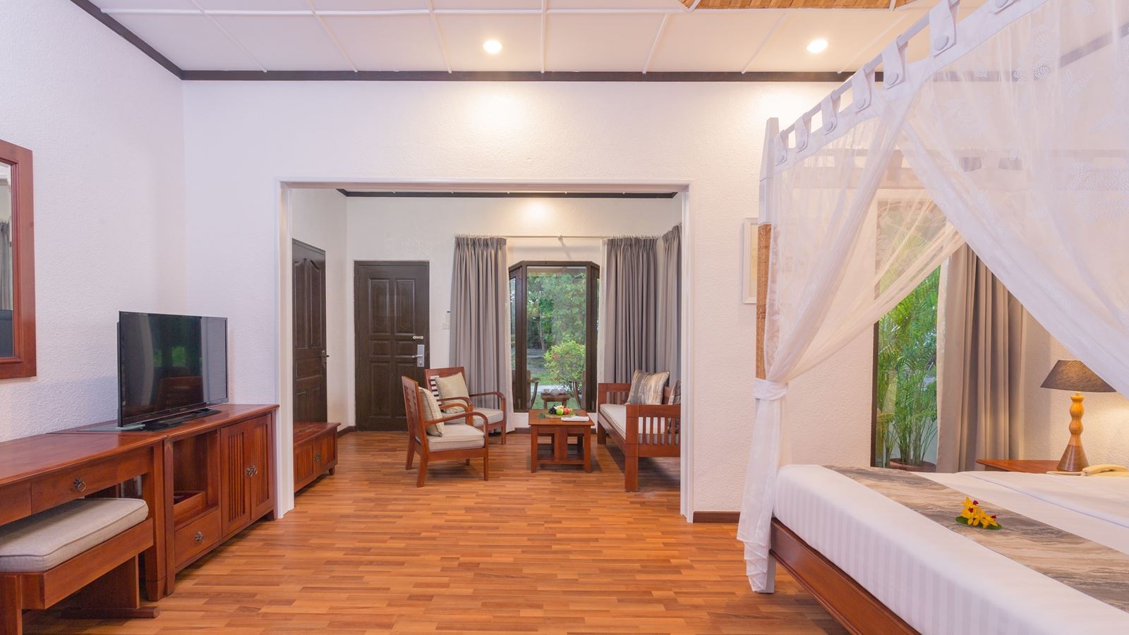 rooms-deluxe-beachfront--room