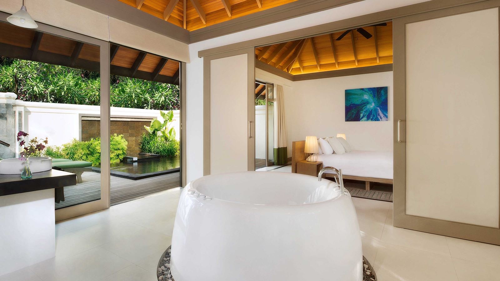 rooms-deluxe-beach-villa-with-family-private-pool