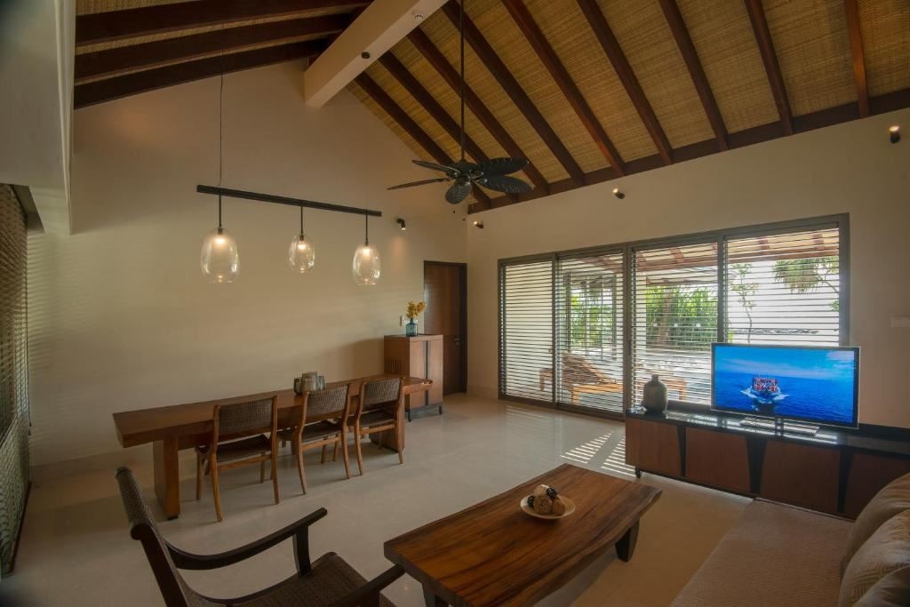 rooms-sunrise-2-bedroom-beach-pool-villa