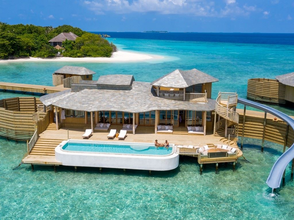 rooms-1-bedroom-water-retreat-with-slide