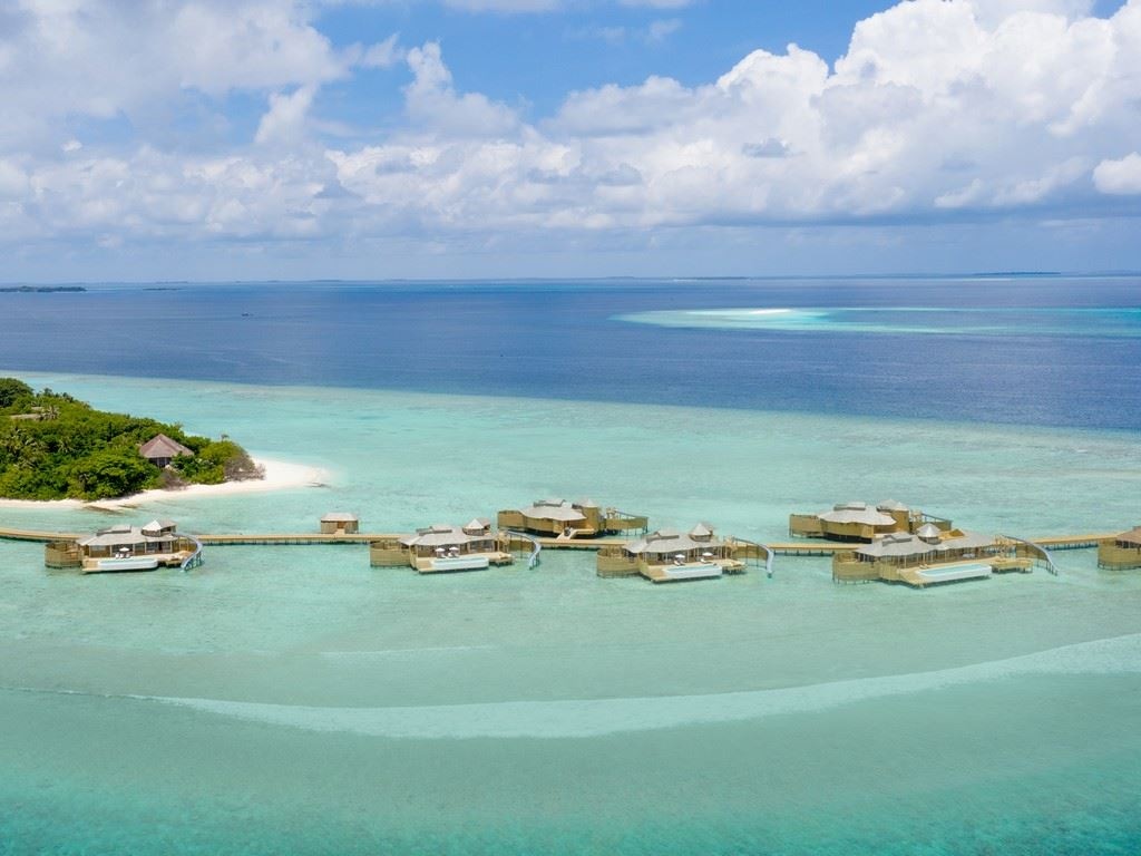 rooms-1-bedroom-water-retreat-with-slide