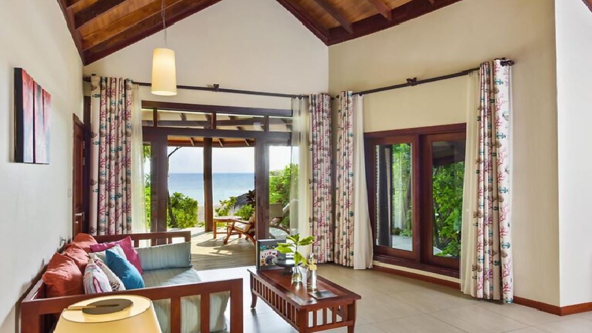 rooms-beach-villa-classic-sea-view