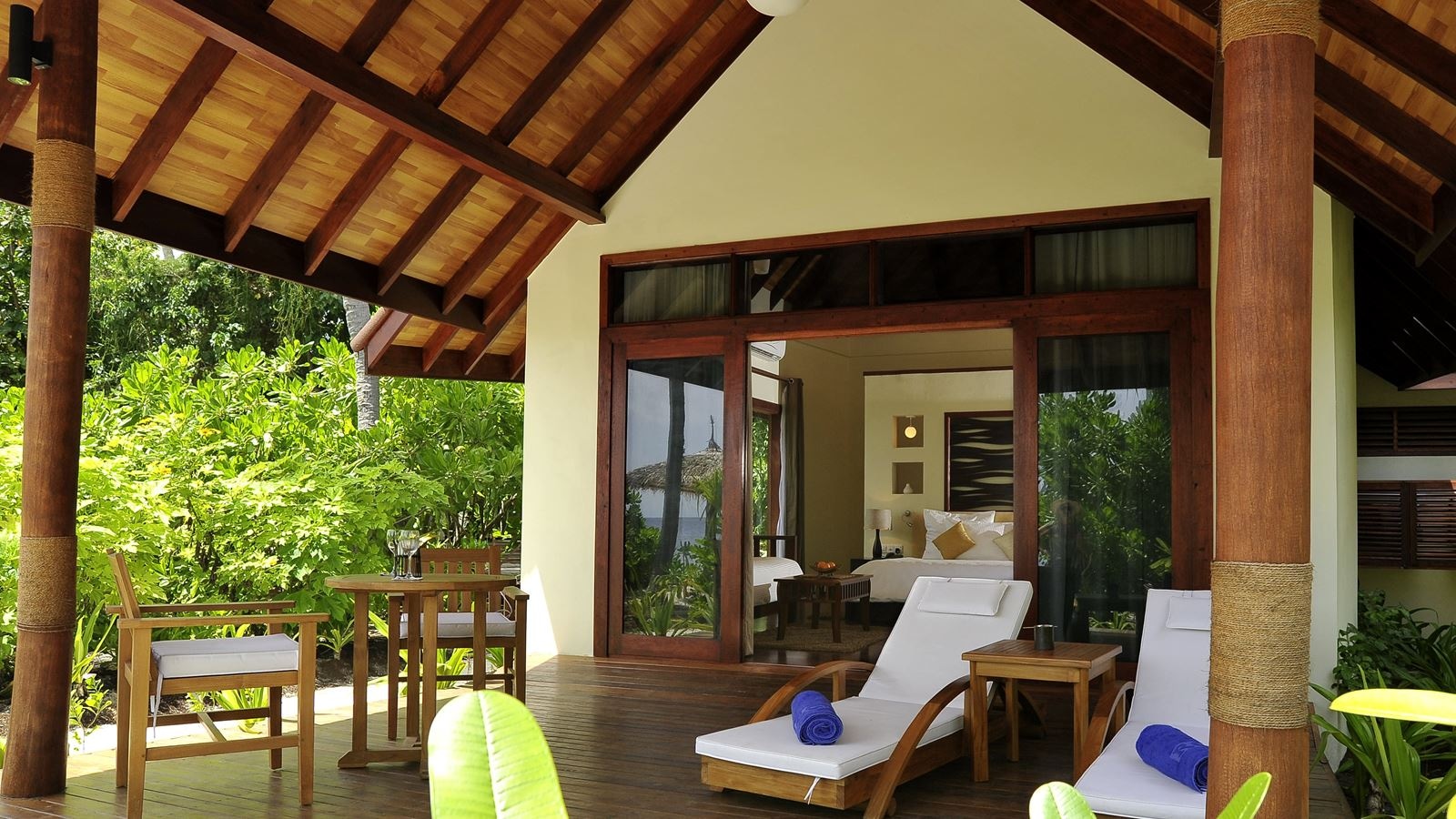 rooms-beach-villa-superior-sea-view
