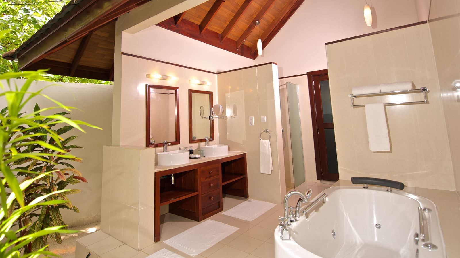 rooms-beach-villa-classic-sea-view