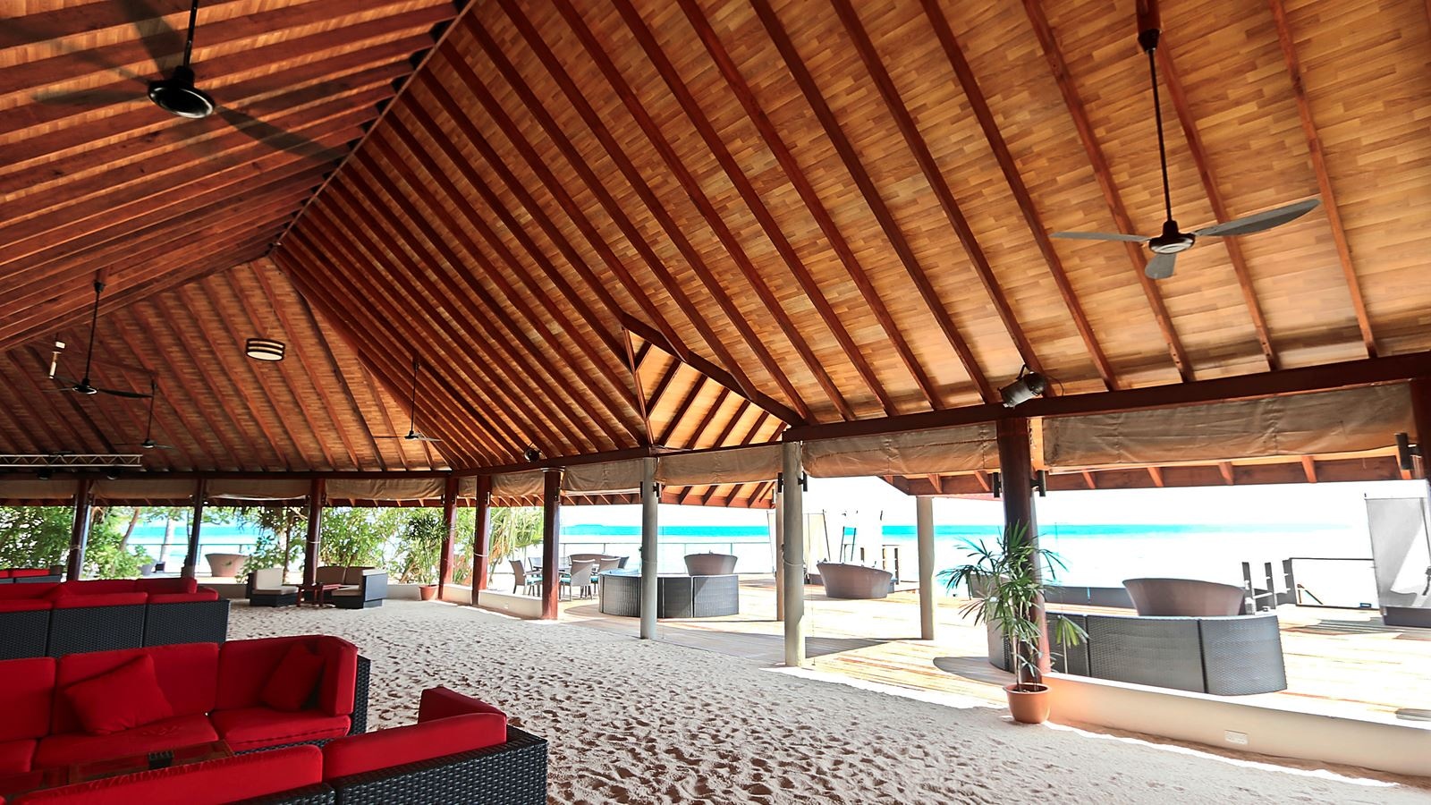 restaurants-main-bar