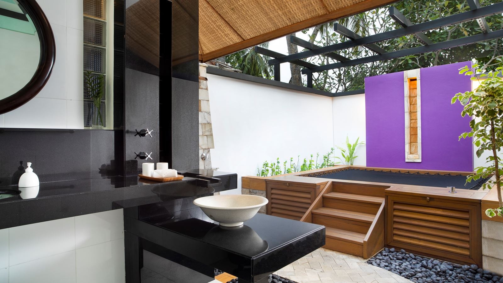 rooms-beachfront-rainmist-villa