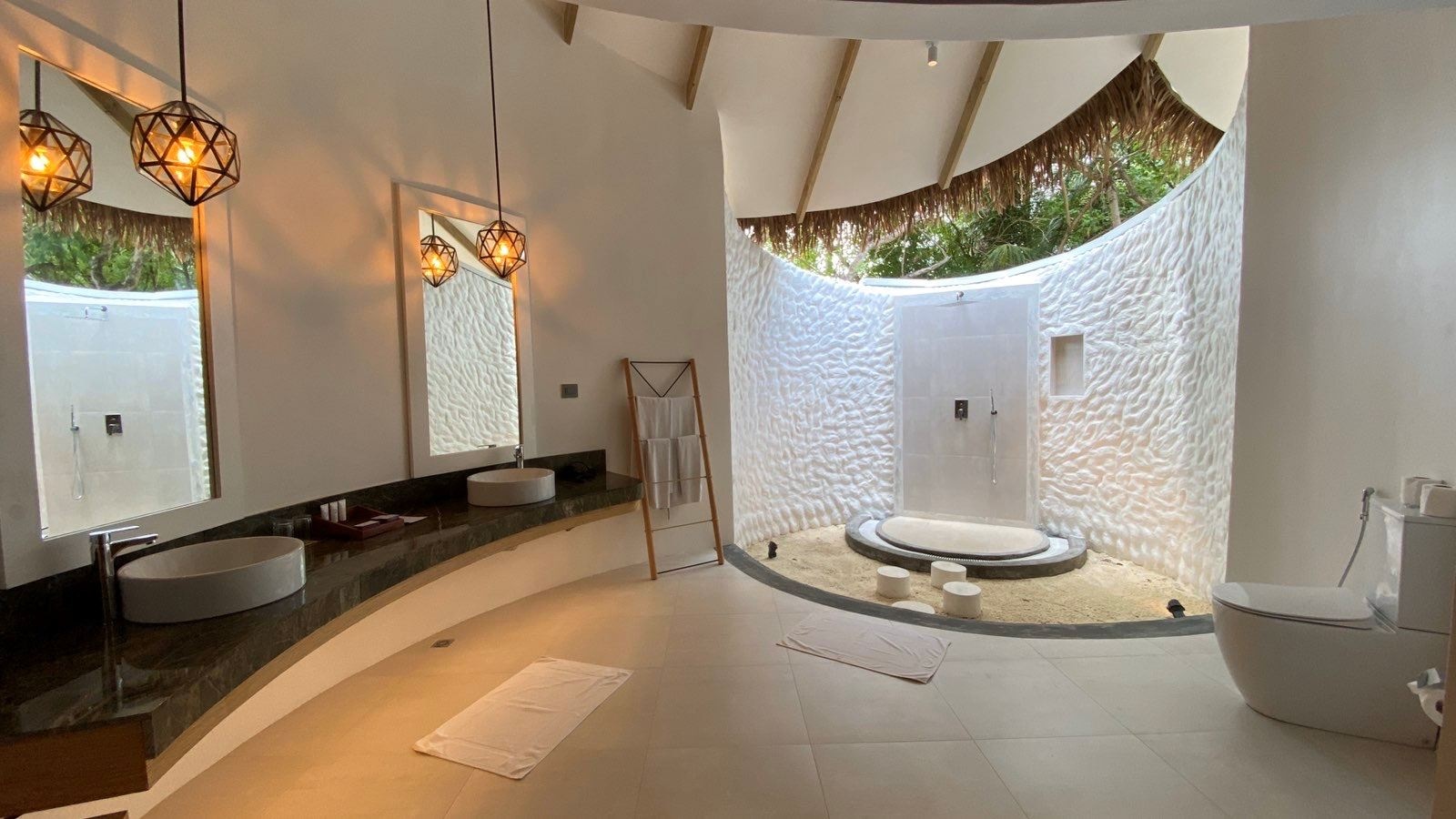 rooms-beach-suite-with-pool