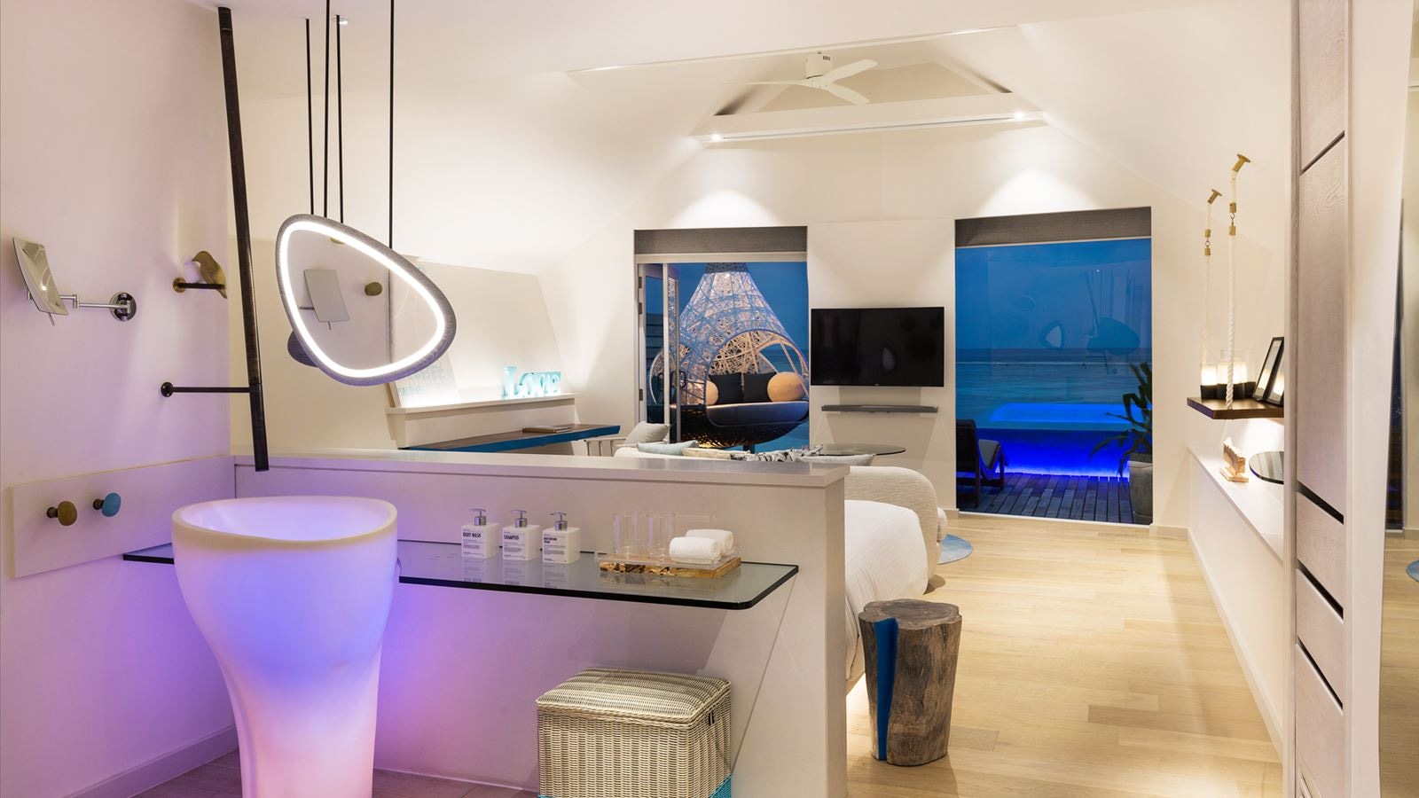 rooms-overwater-infinity-pool-villa