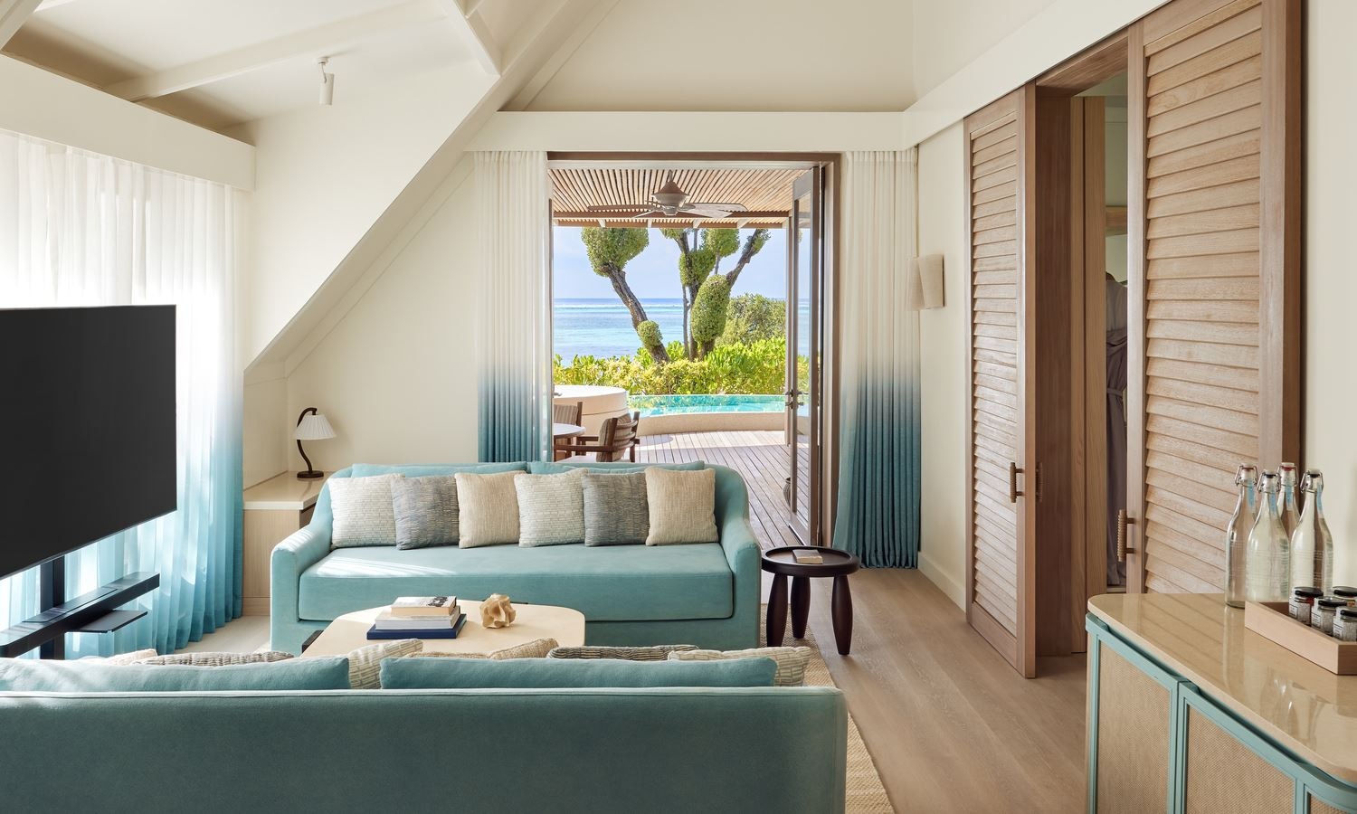 rooms-temptation-beach-pool-villa