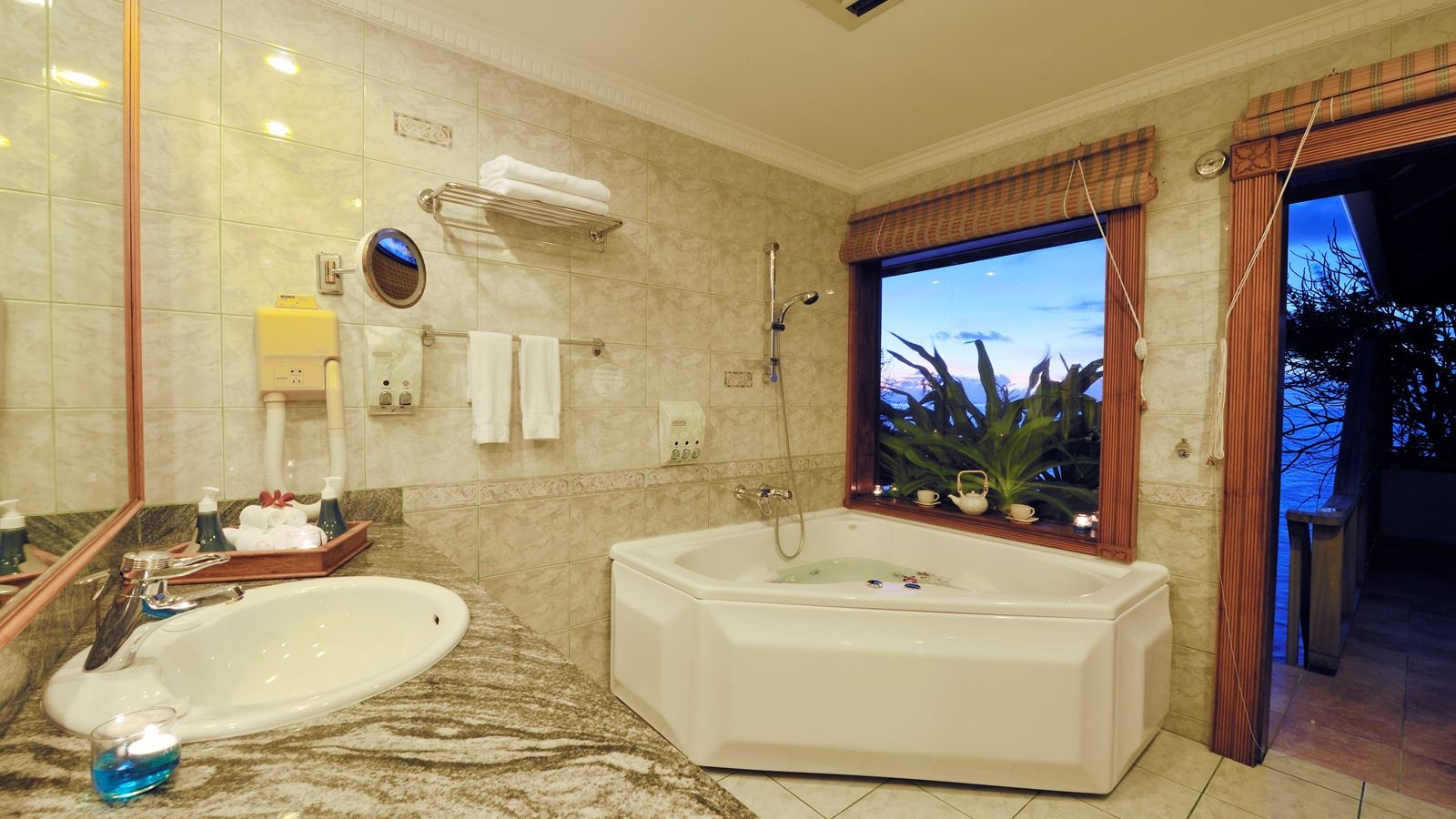 rooms-two-bedroom-overwater-suite