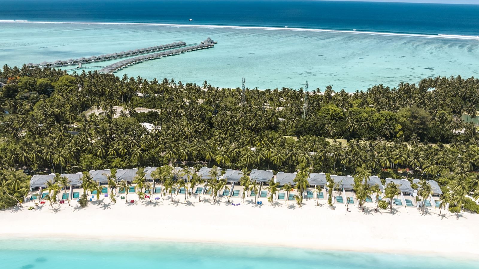 rooms-lagoon-beach-pool-villa