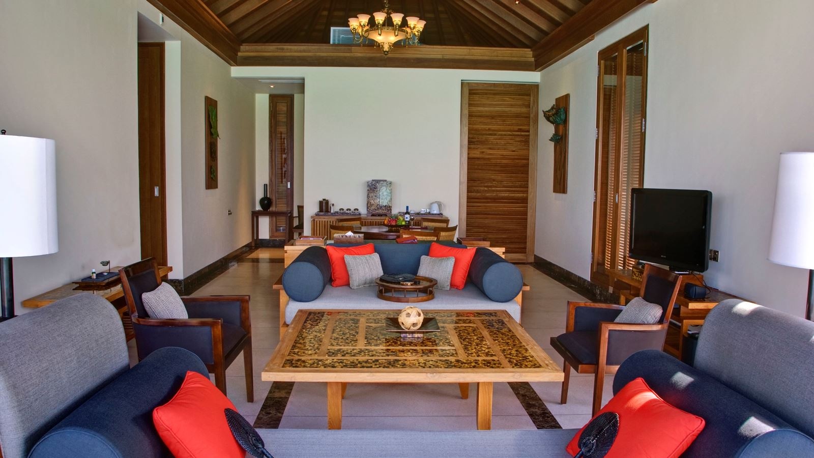 rooms-water-villa-with-whirlpool