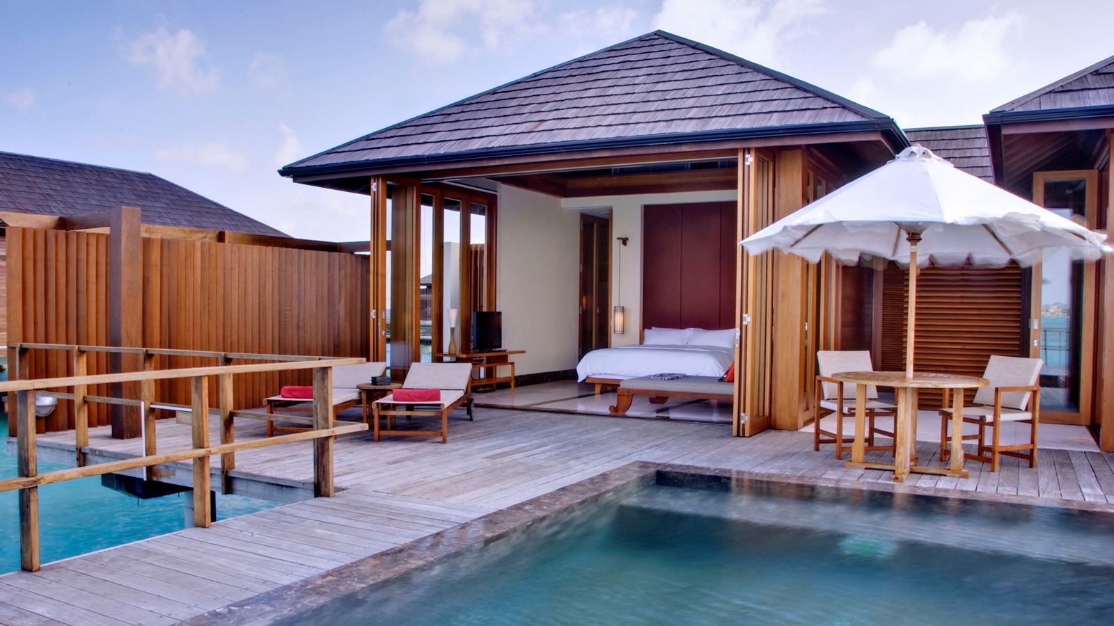 rooms-one-bedroom-ocean-suite-with-pool