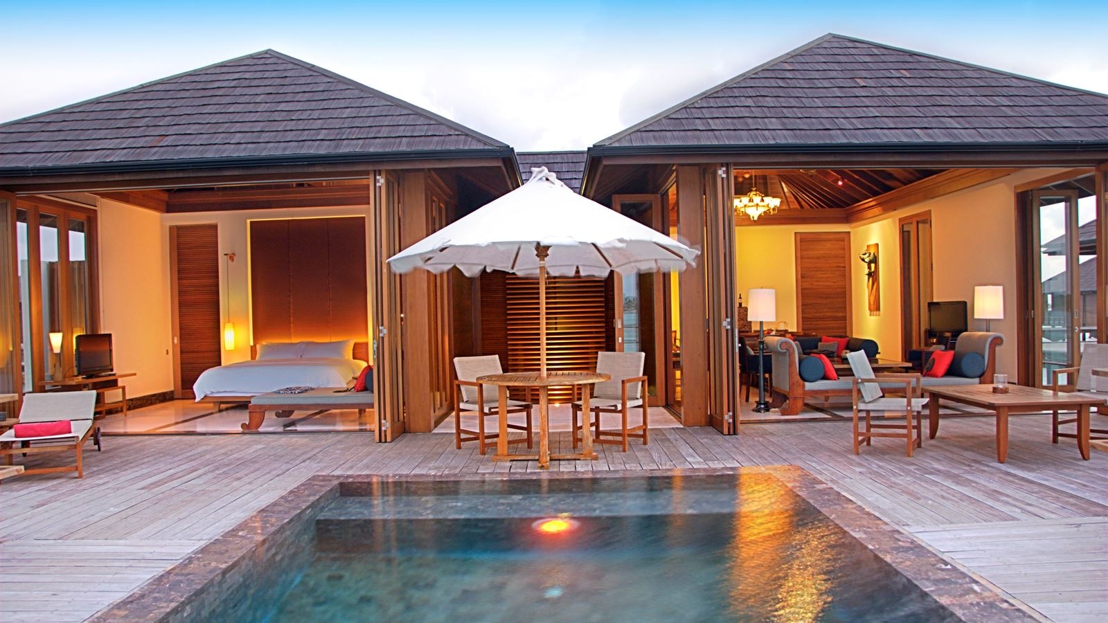 rooms-one-bedroom-ocean-suite-with-pool