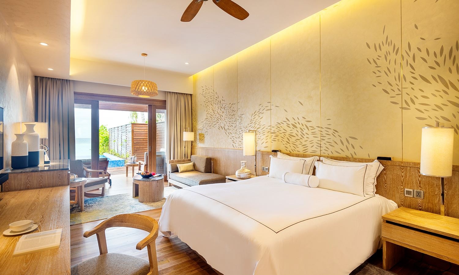 rooms-beach-suite-with-pool