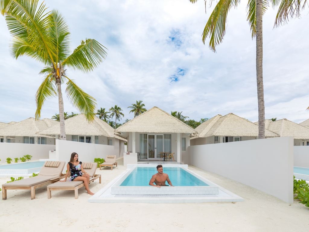 rooms-grand-beach-suite-with-pool