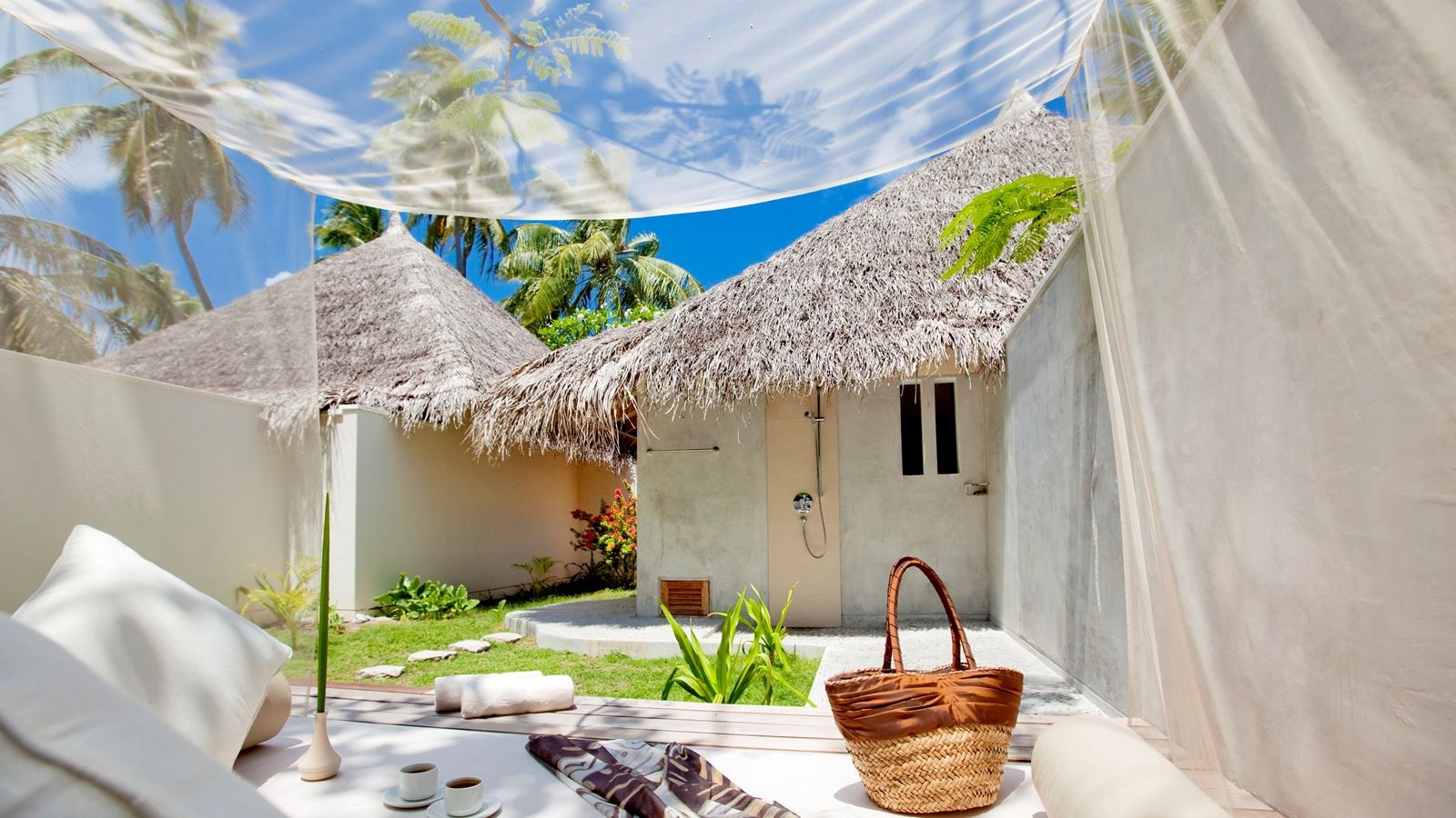 rooms-deluxe-beach-villa