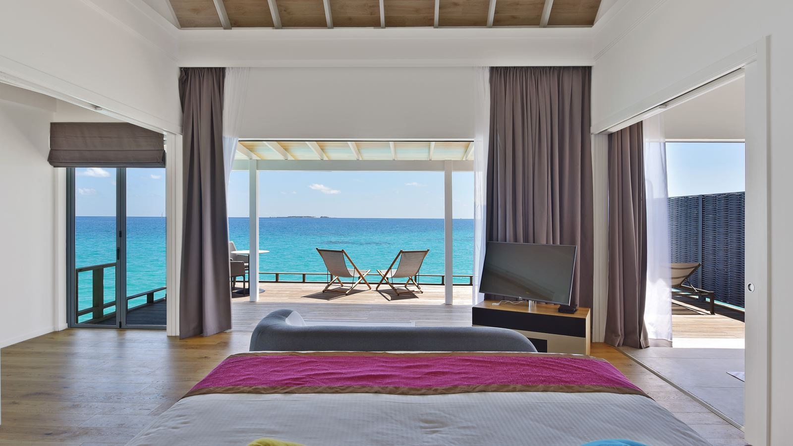 rooms-deluxe-water-villa