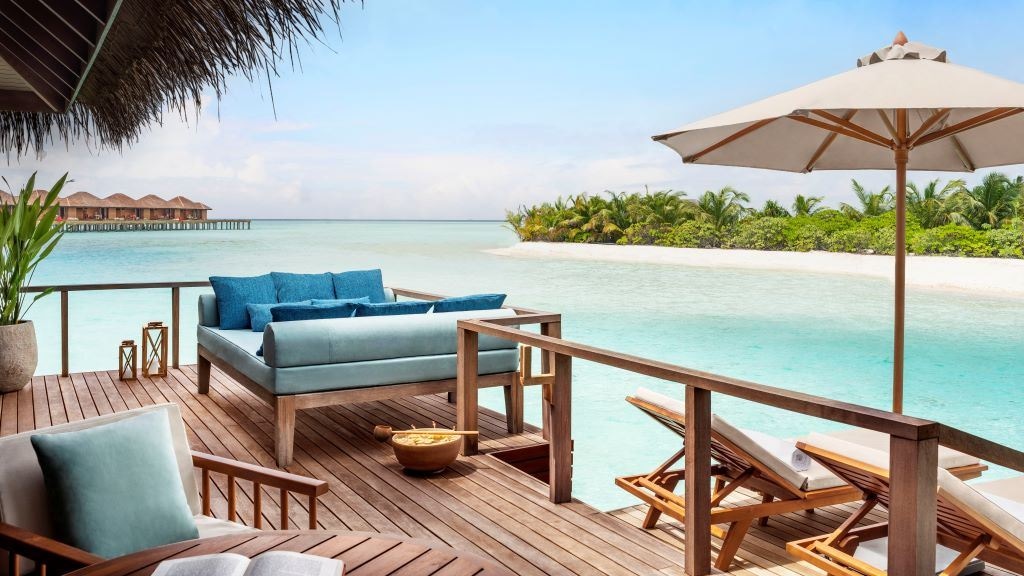 rooms-deluxe-over-water-villa