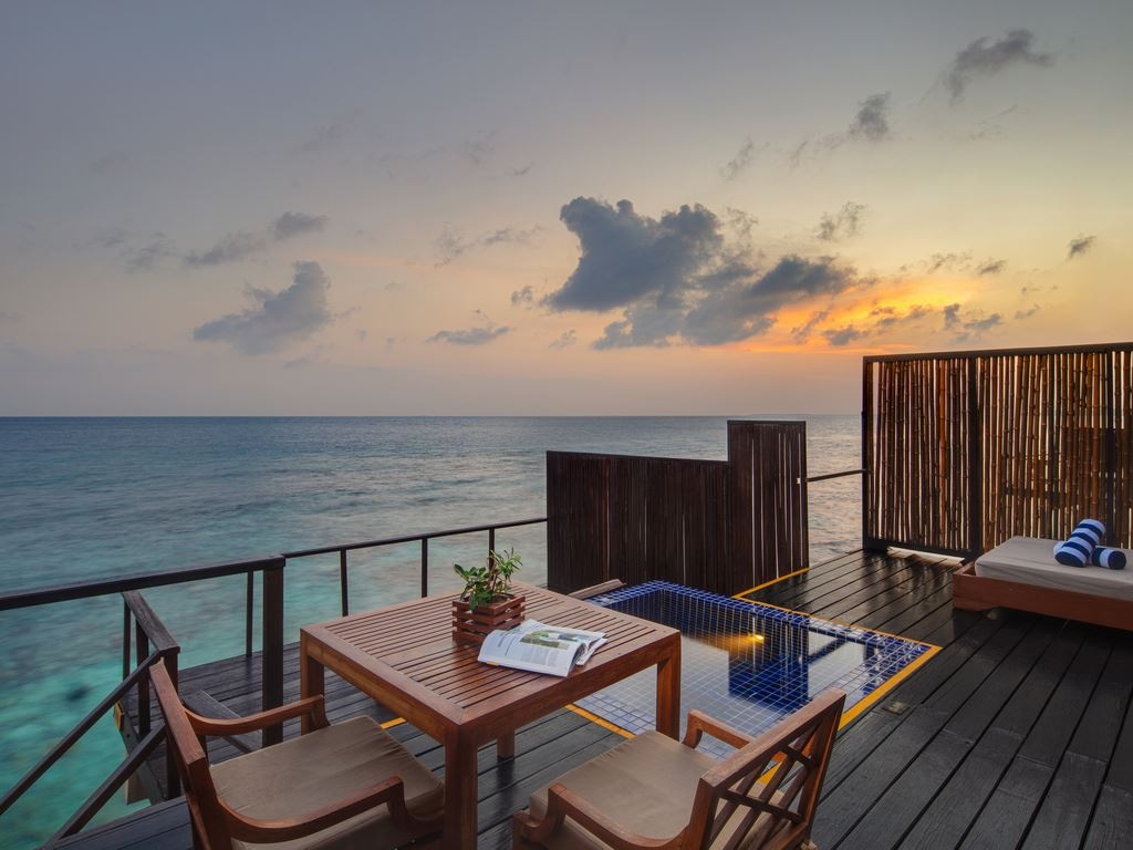 rooms-honeymoon-water-villa-with-private-pool--jacuzzi