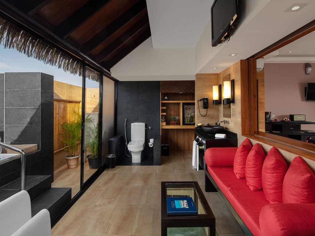 rooms-honeymoon-water-villa-with-private-pool--jacuzzi