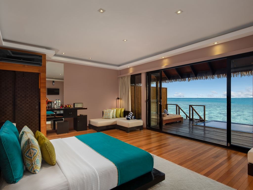 rooms-sunrise-water-villa-with-private-pool--jacuzzi