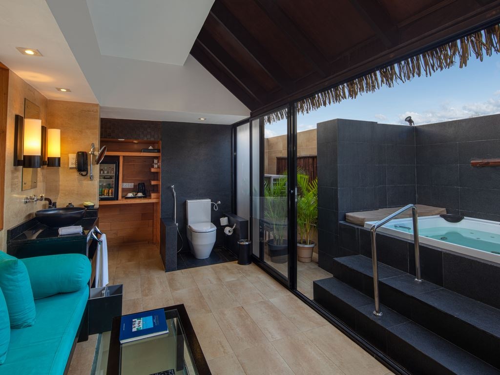 rooms-sunrise-water-villa-with-private-pool--jacuzzi