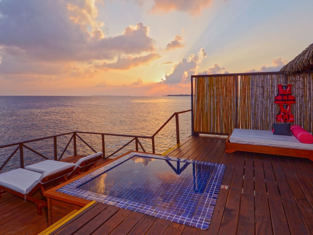 rooms-sunset-water-villa-with-private-pool--jacuzzi