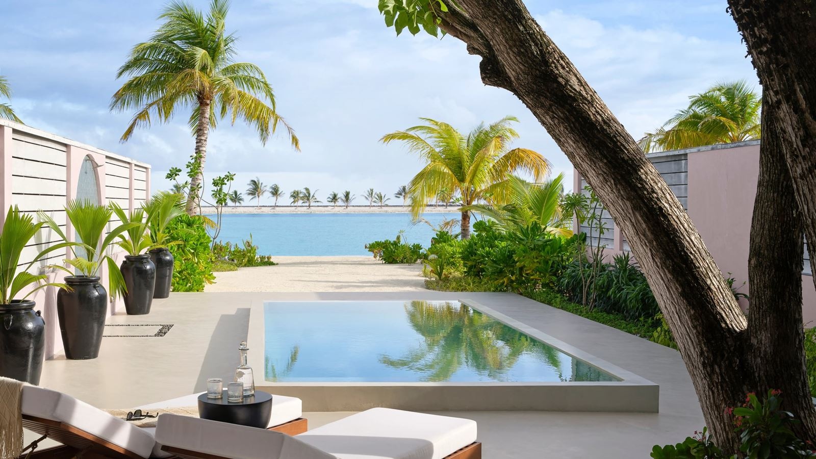 rooms-beach-pool-villa