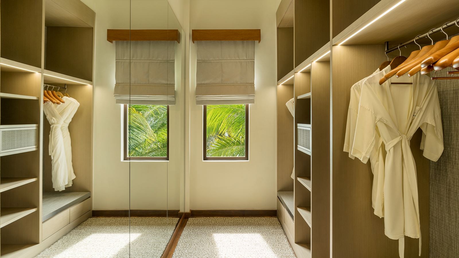 rooms-three-bedroom-beach-pavilion-with-pool