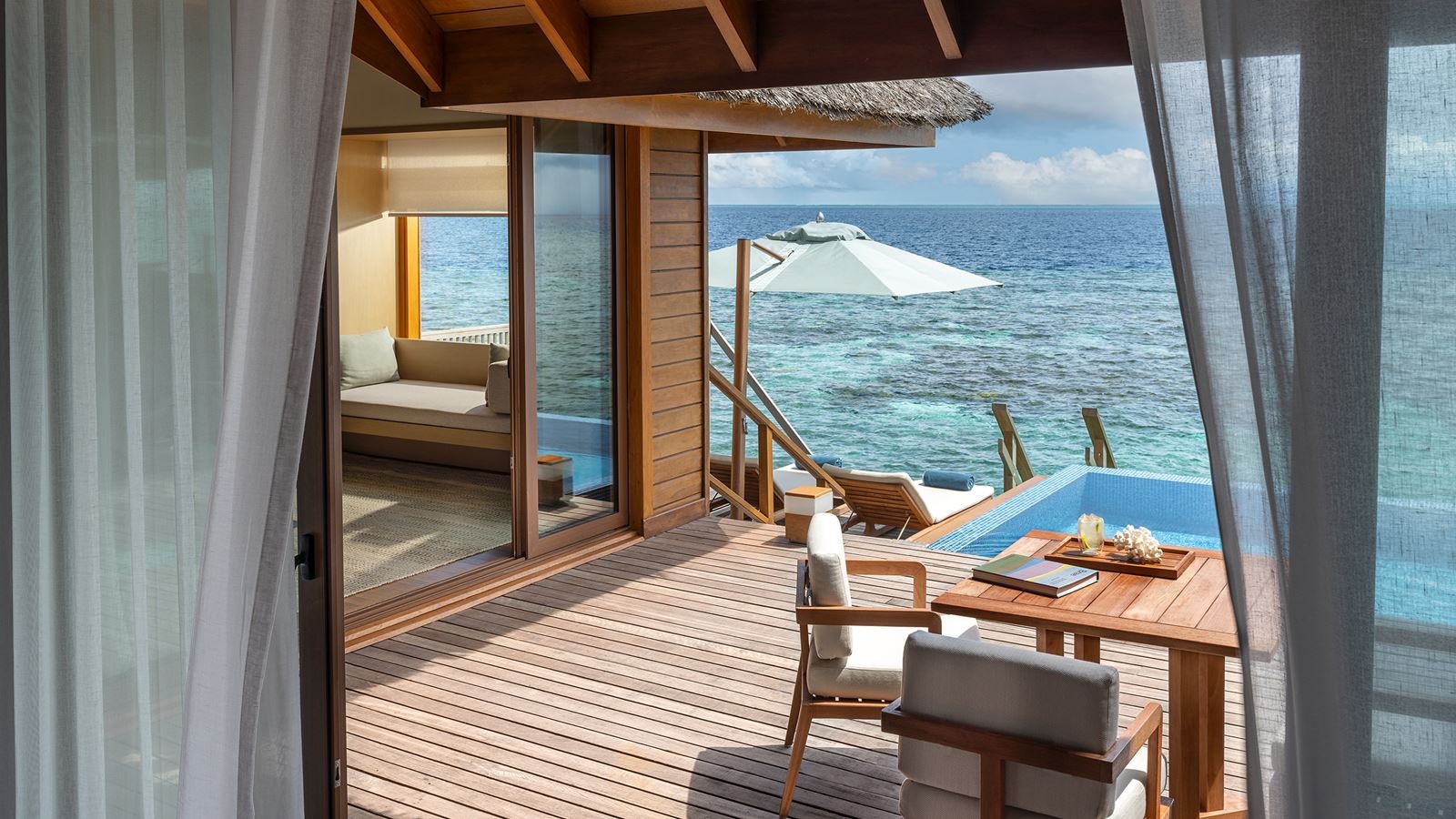 rooms-ocean-bungalow-with-pool