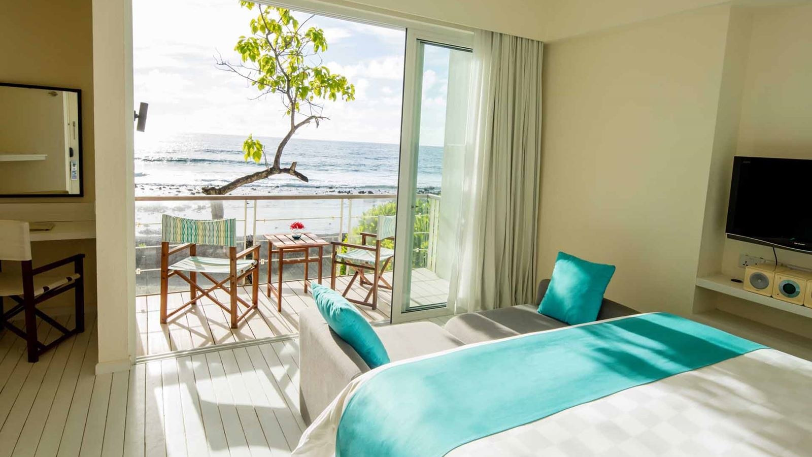 rooms-beach-house-garden-view