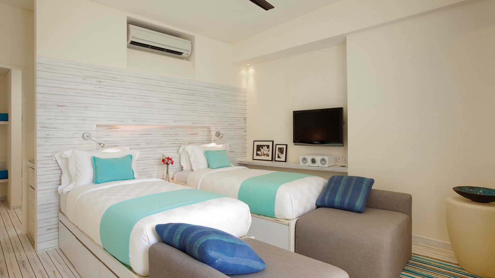 rooms-two-bedroom-beach-house-garden-view