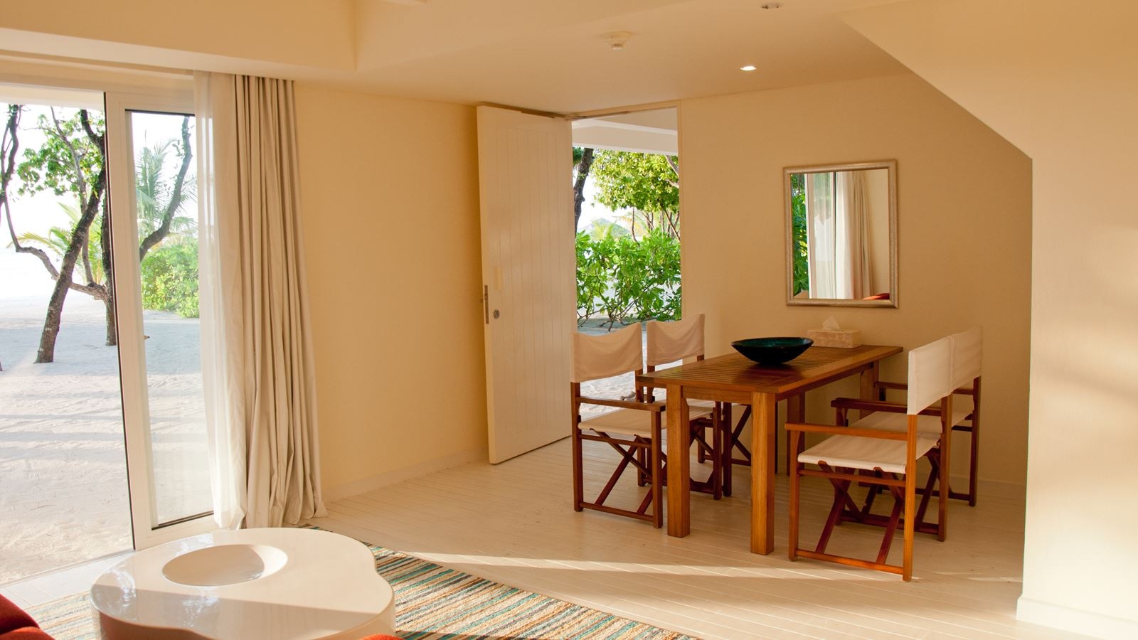 rooms-two-bedroom-beach-house-garden-view