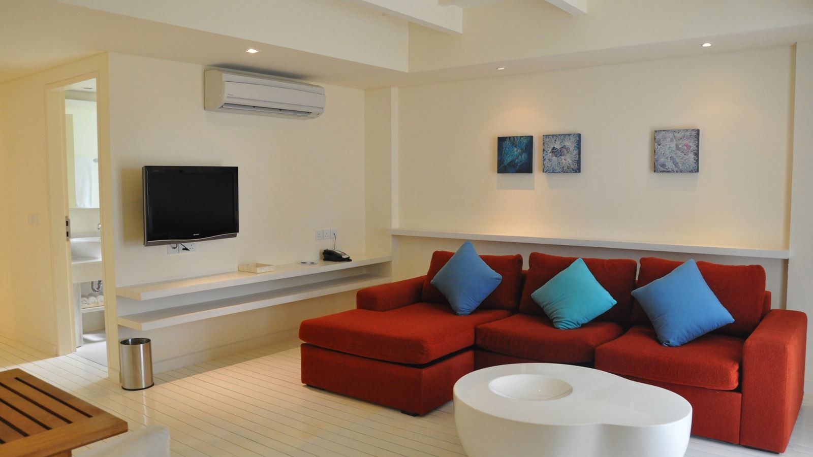 rooms-two-bedroom-beach-house-garden-view