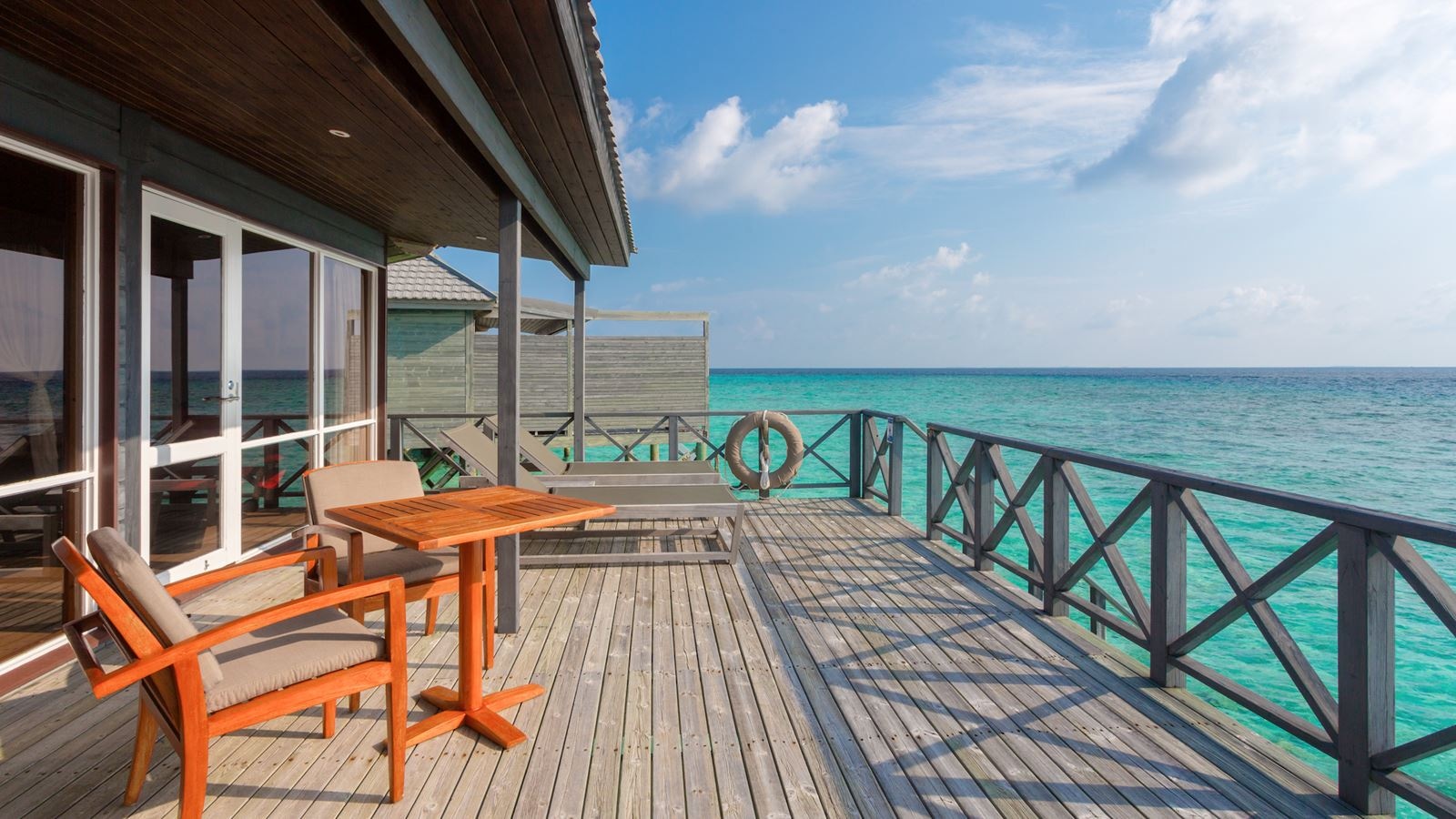 rooms-jacuzzi-water-villa