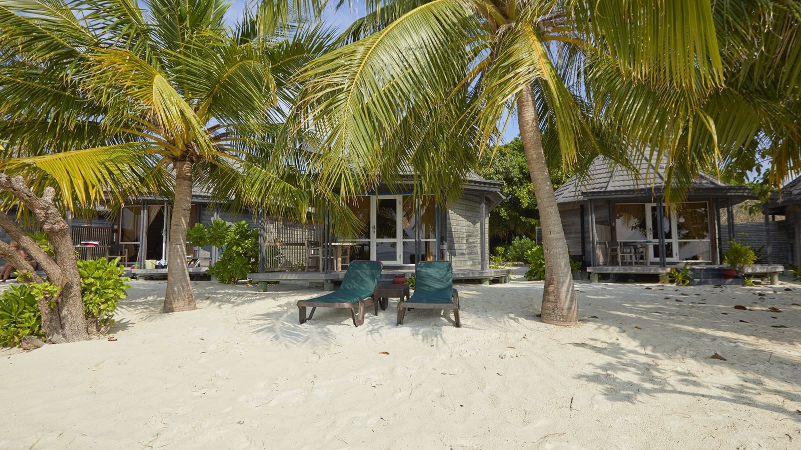 rooms-jacuzzi-beach-villas