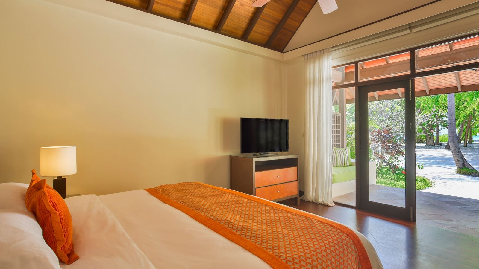 rooms-deluxe-bungalow