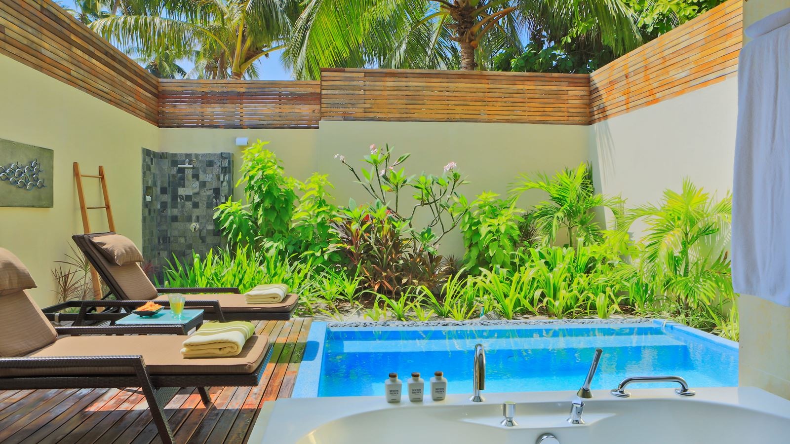 rooms-garden-pool-villa