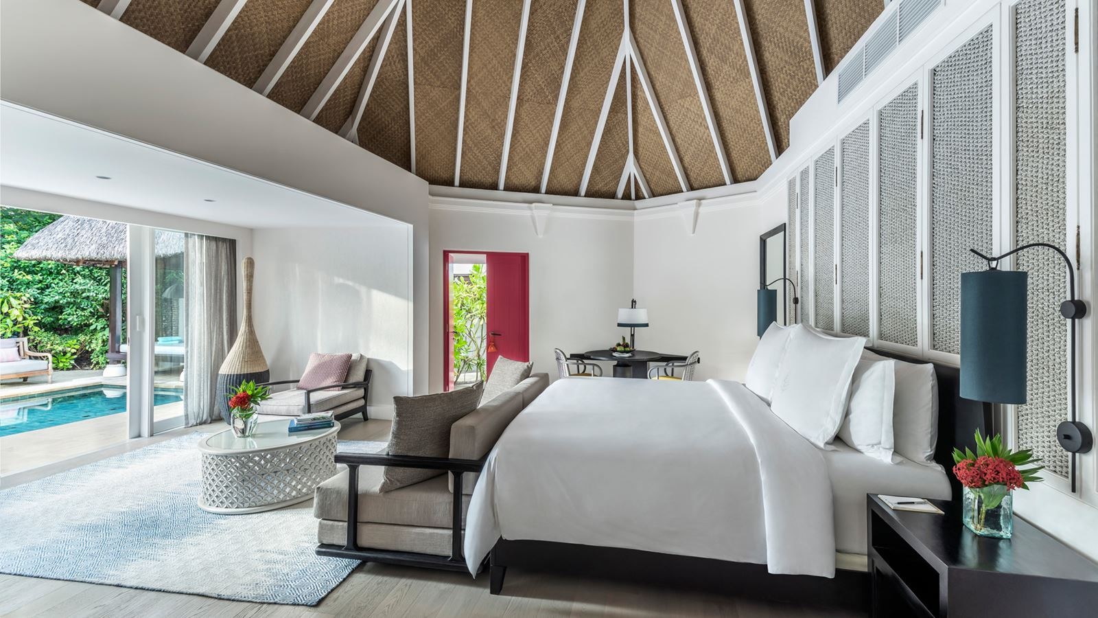 rooms-deluxe-beach-pavilion-with-pool