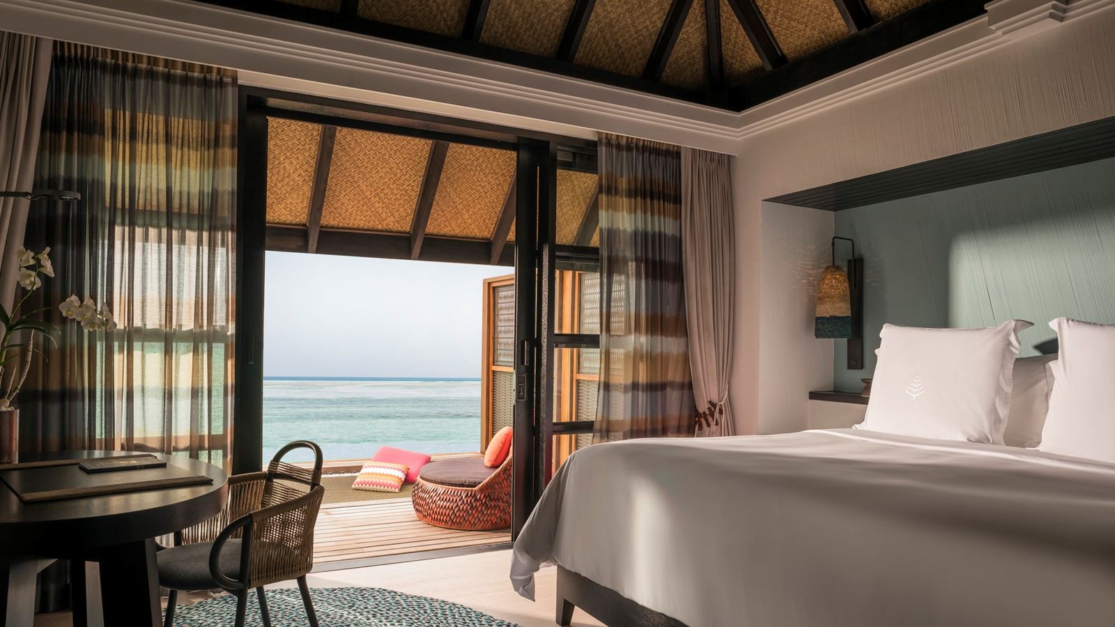 rooms-two-bedroom-water-suite-with-pool