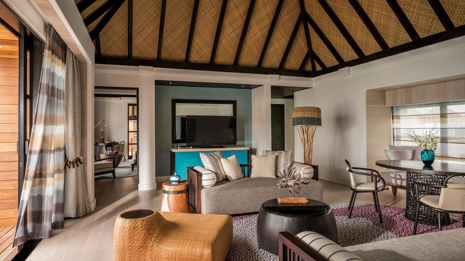 rooms-two-bedroom-water-suite-with-pool